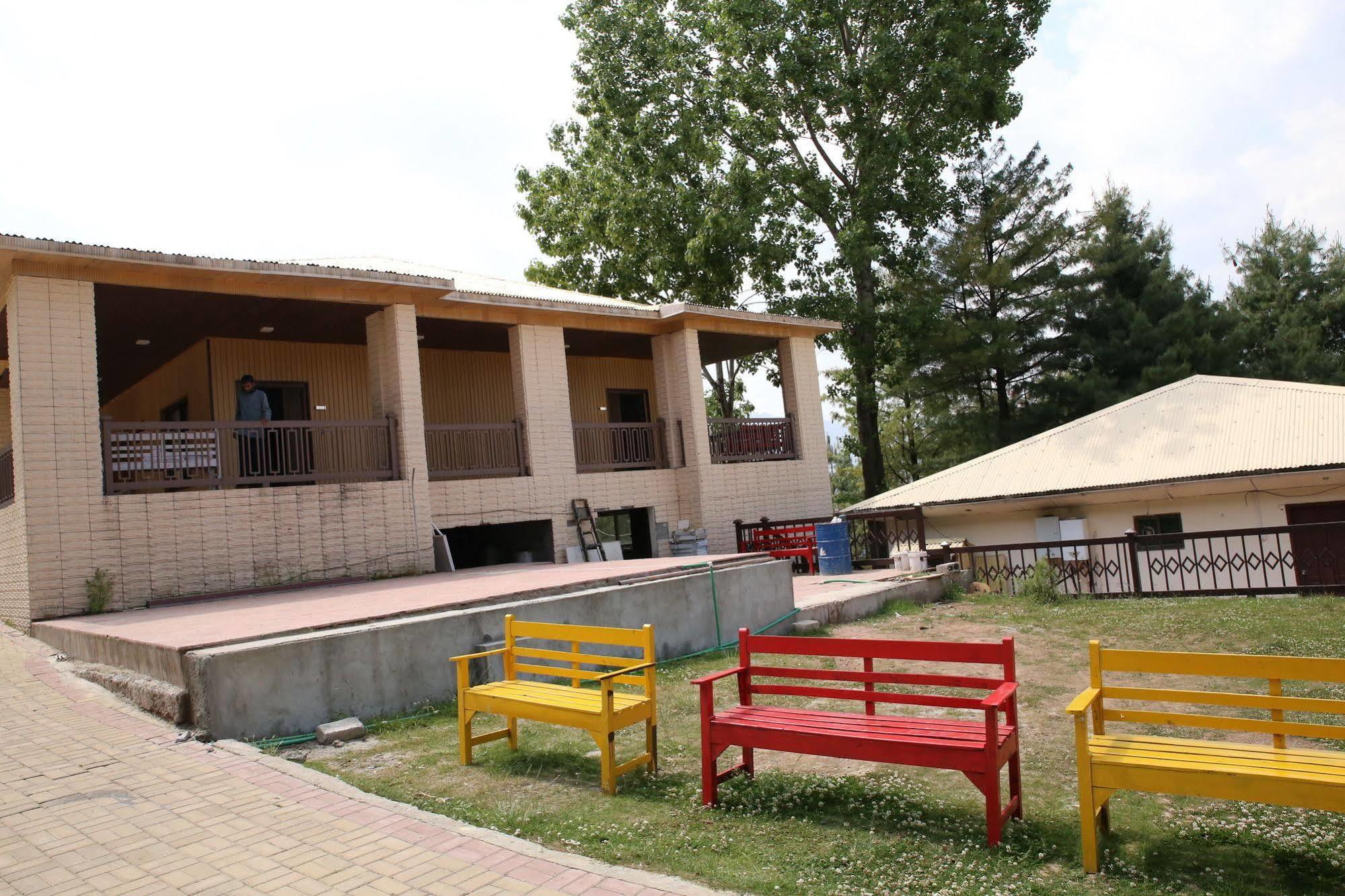 Chinar Family Resort Бурбан Екстериор снимка