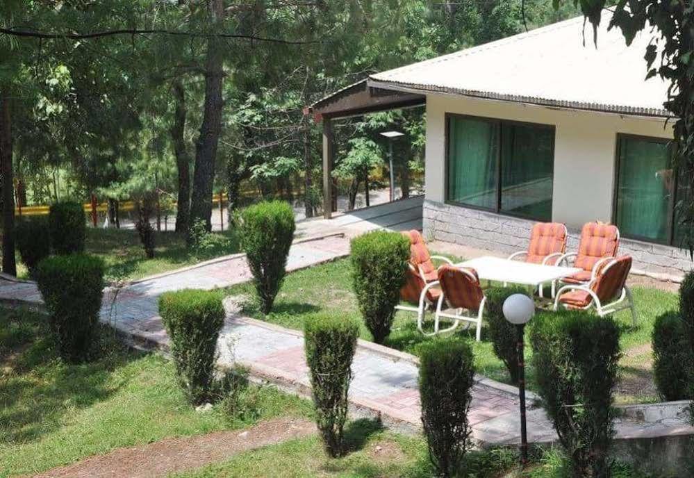 Chinar Family Resort Бурбан Екстериор снимка